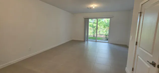 Residence photo 8