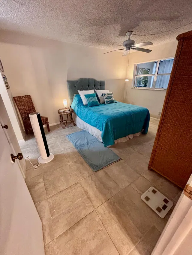 Unit B208 photo 15