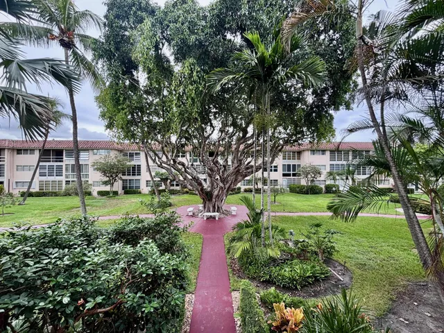Unit B208 photo 17