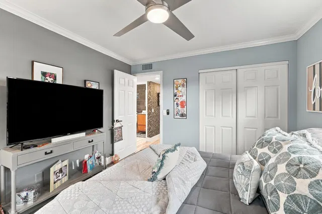 Unit Unit N photo 46
