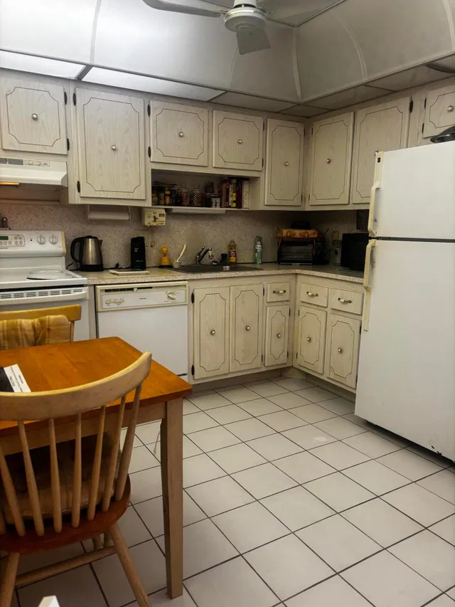 Unit 307 photo 4