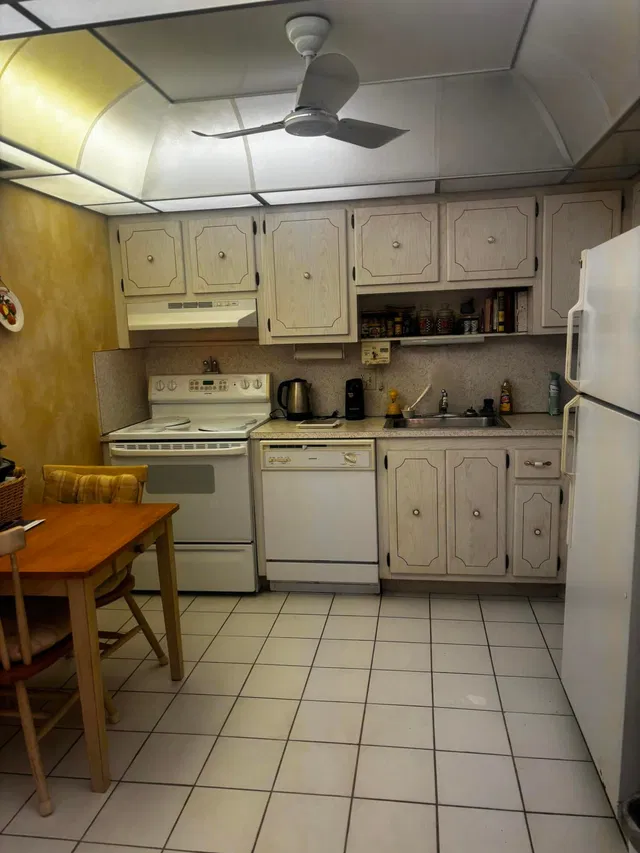 Unit 307 photo 17