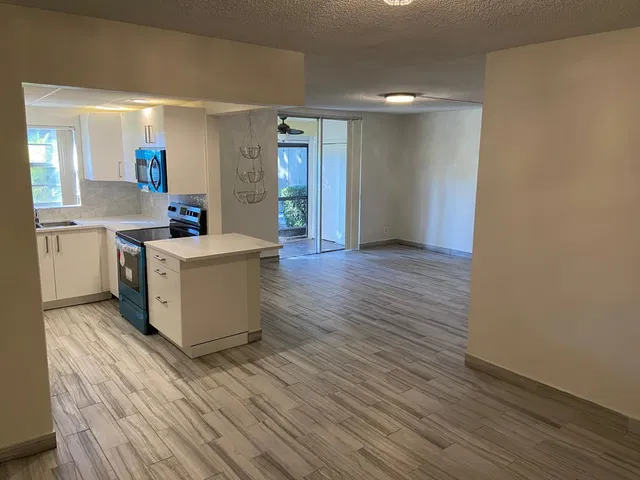 Unit 320A photo 2
