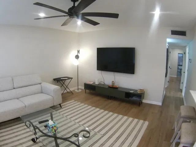 Residence photo 4