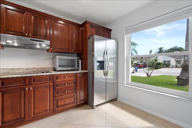 Residence photo 3