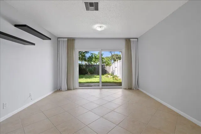 Residence photo 5