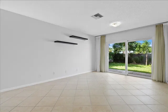 Residence photo 6