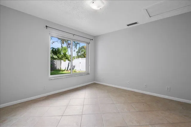 Residence photo 12