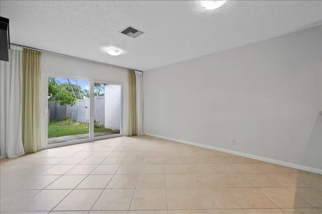 Residence photo 25