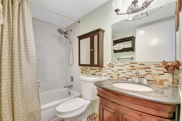 Unit 212 photo 7