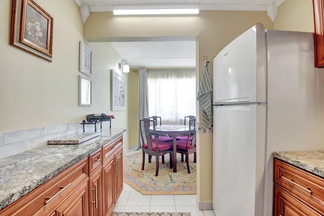 Unit 212 photo 16