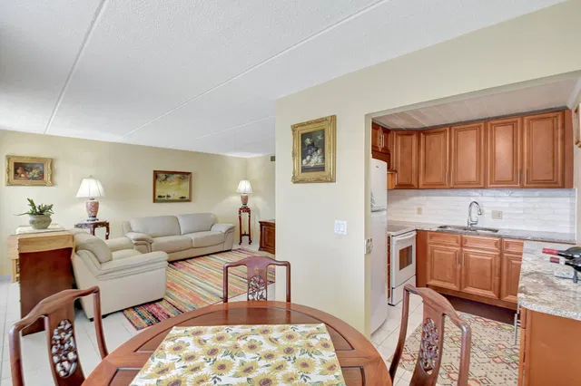 Unit 212 photo 42