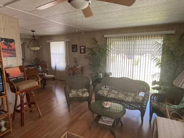 Residence photo 6