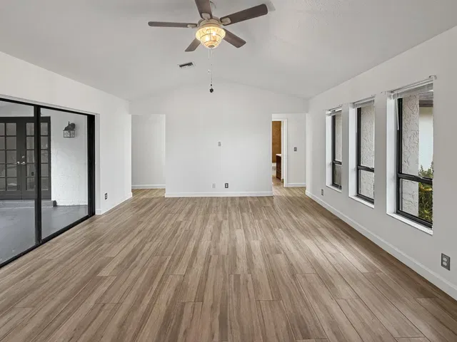 Residence photo 6