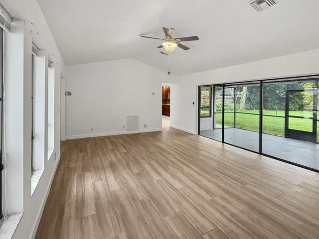 Residence photo 8