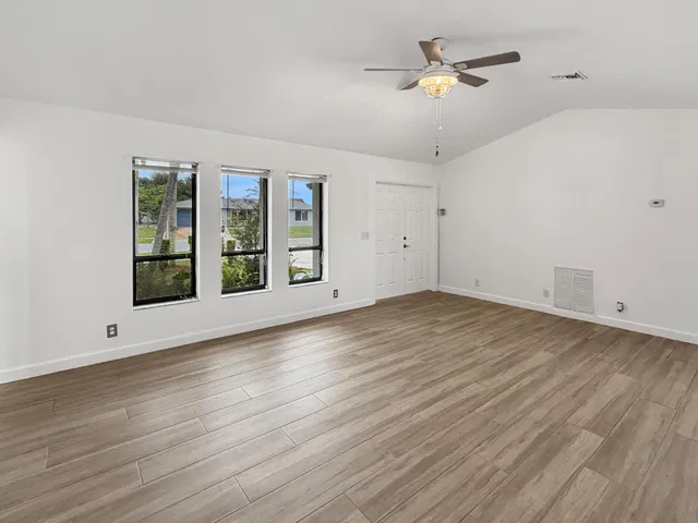 Residence photo 20