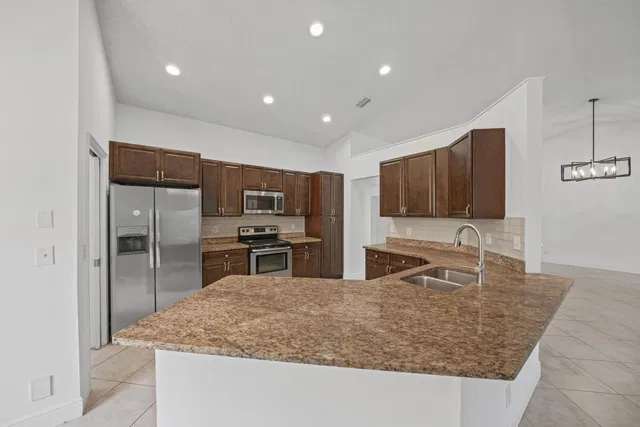  Residence photo 4