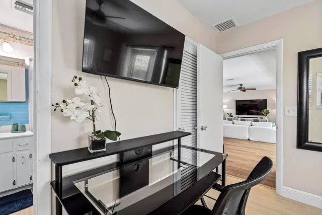 Residence photo 2