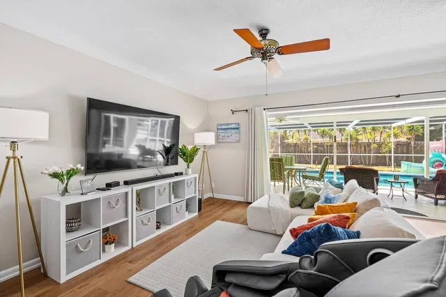 Residence photo 32