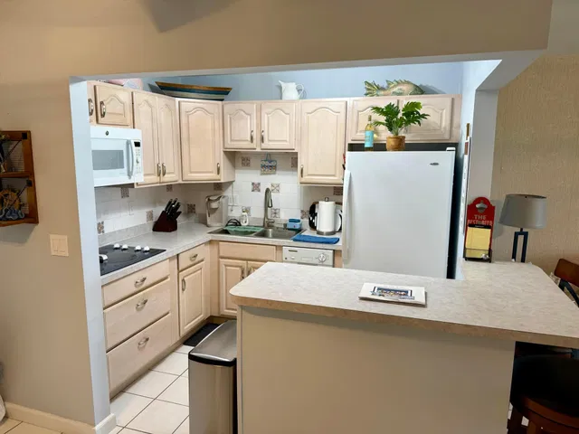 Unit 106 photo 6