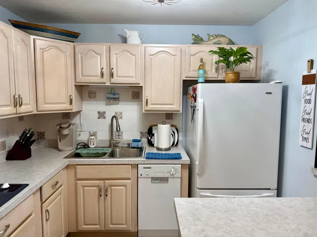 Unit 106 photo 7