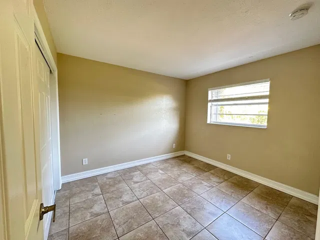 Unit 15 photo 6