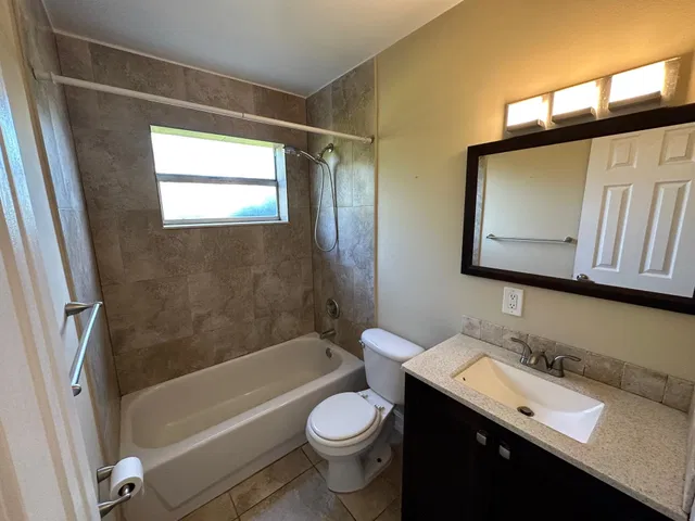 Unit 15 photo 8