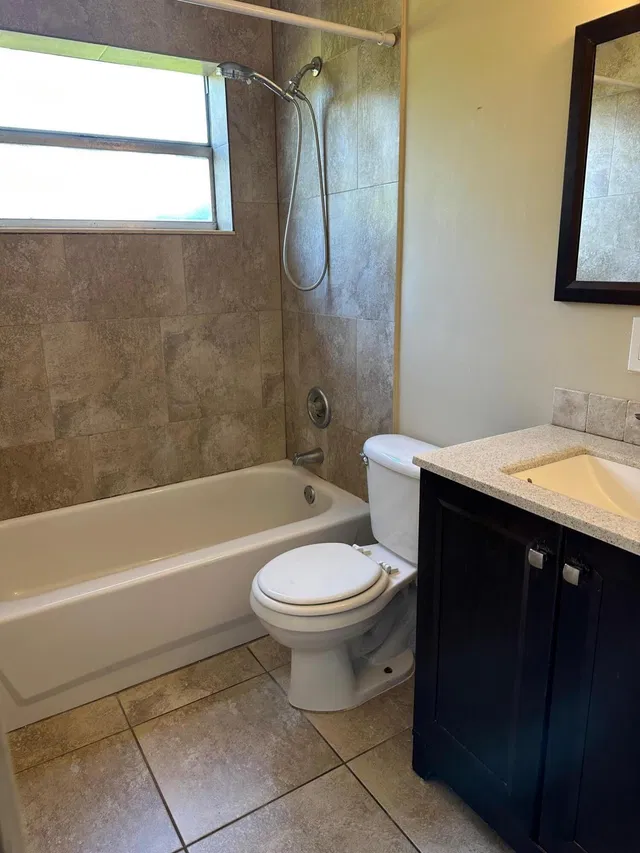 Unit 15 photo 9