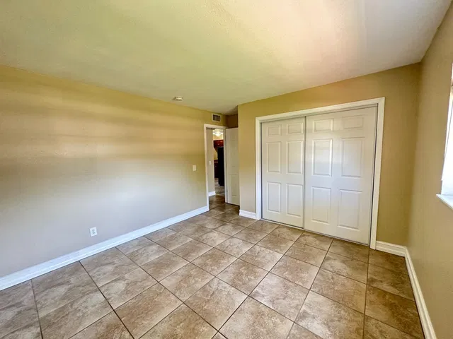 Unit 15 photo 10