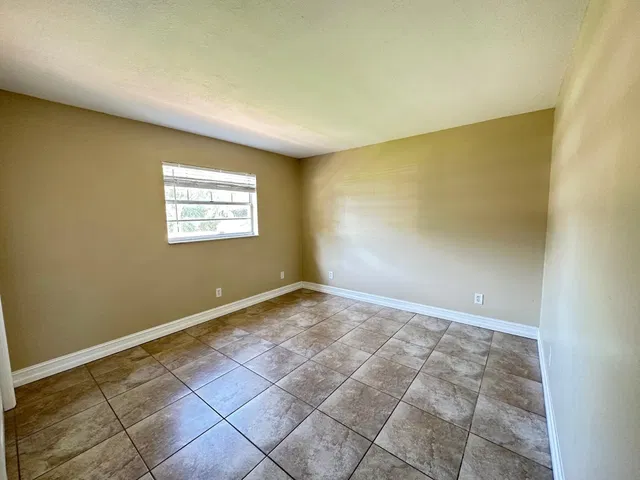 Unit 15 photo 13