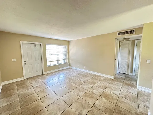 Unit 15 photo 14