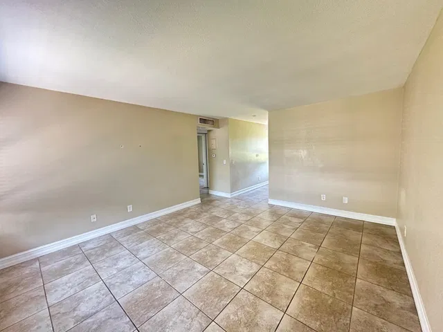 Unit 15 photo 15