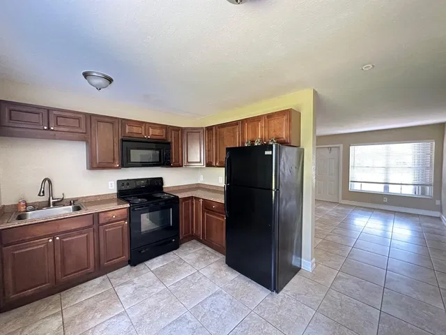 Unit 15 photo 18