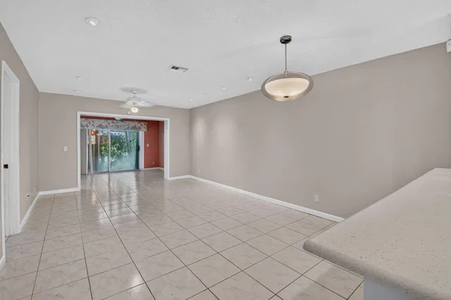 Residence photo 3