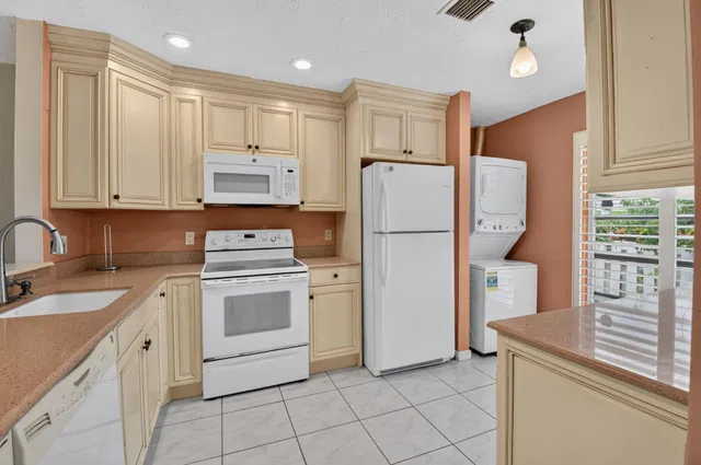 Residence photo 12