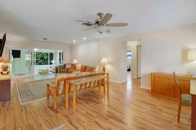 Residence photo 12