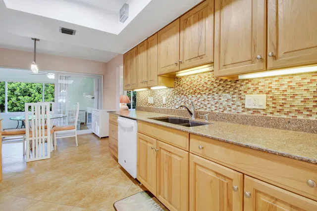 Residence photo 26