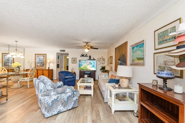 Unit C photo 11
