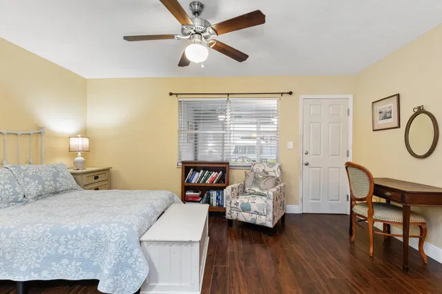 Unit C photo 20