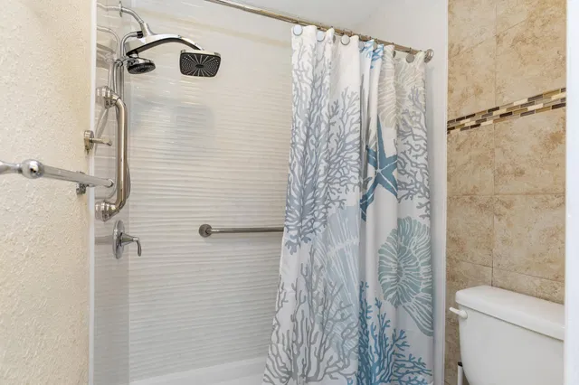 Unit C photo 24