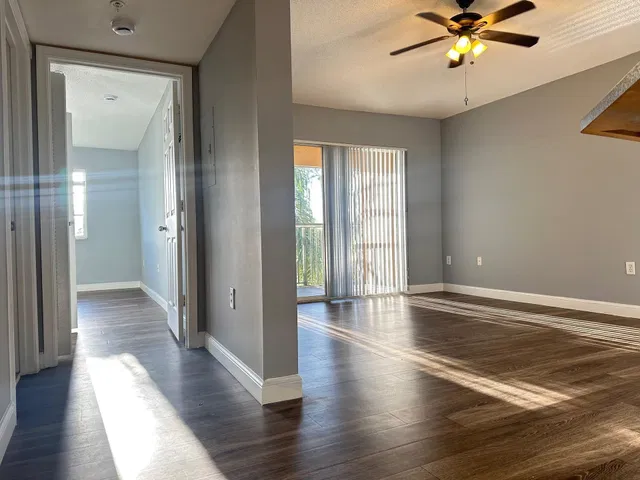 Unit 212 photo 5