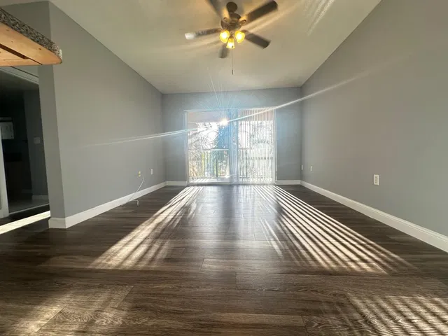 Unit 212 photo 8