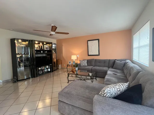 Residence photo 13