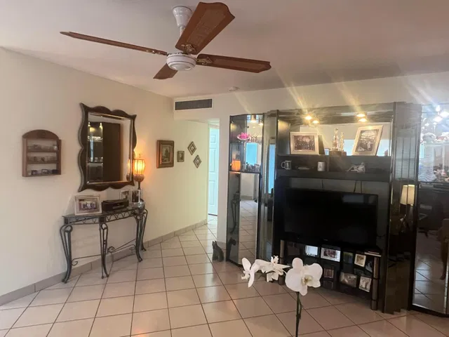 Residence photo 15