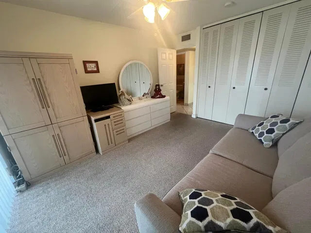 Residence photo 26