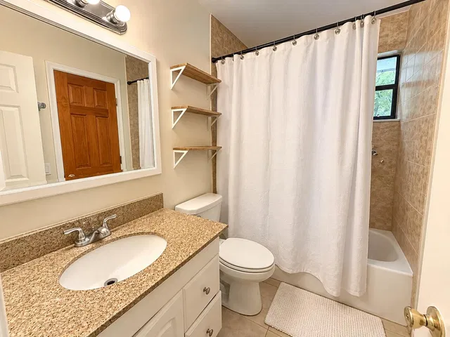 Unit 49 photo 9