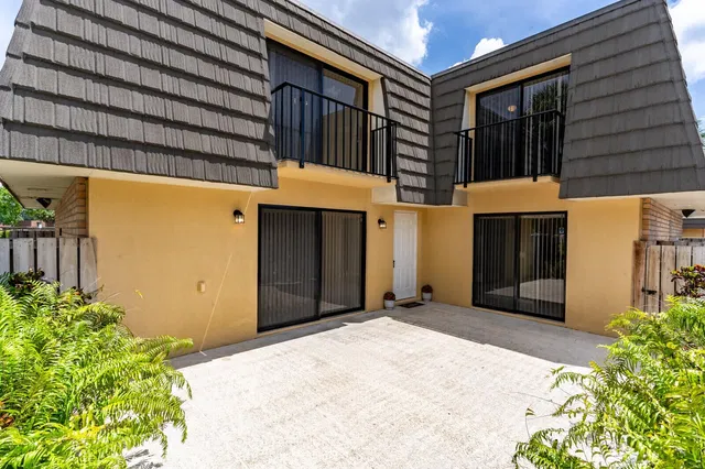 Residence photo 2