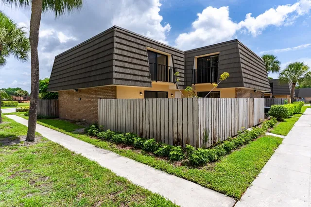 Residence photo 3