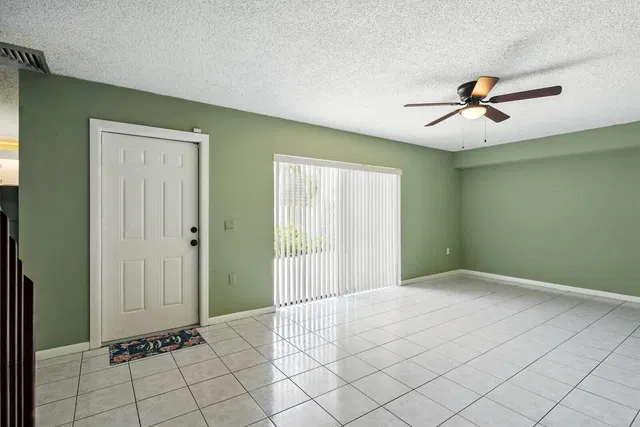 Residence photo 5