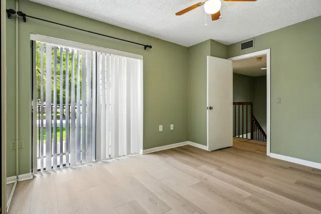 Residence photo 24